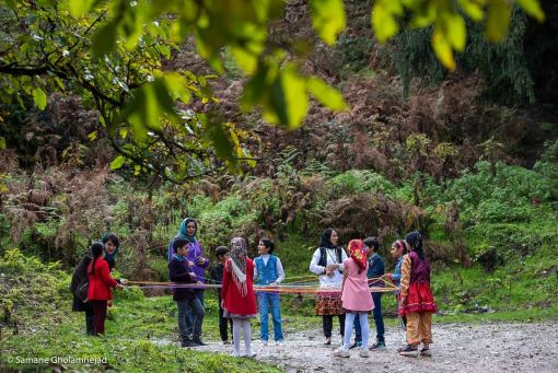 9th Persbook Contemporary Art Event, Negar Farajiani works with children in Hyrcanian Forests, northern Iran, 2019. — © Courtesy of Persbook.