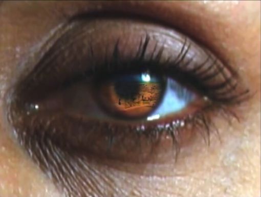 Simin Keramati, Your Face in My Eyes, 2003. Video, color, sound, 6:33 min — © Courtesy of the artist.