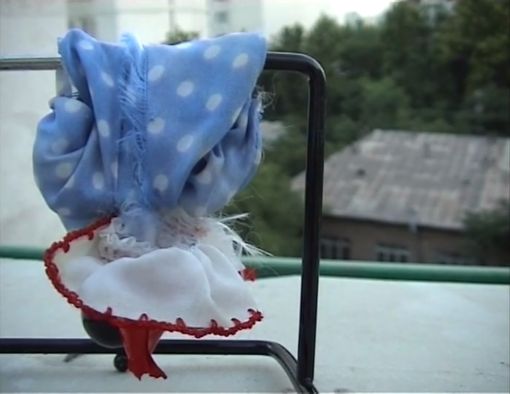 Raha Faridi, A Tooth in Decay, 2004. Video, color, sound, 12:06 min — © Courtesy of the artist