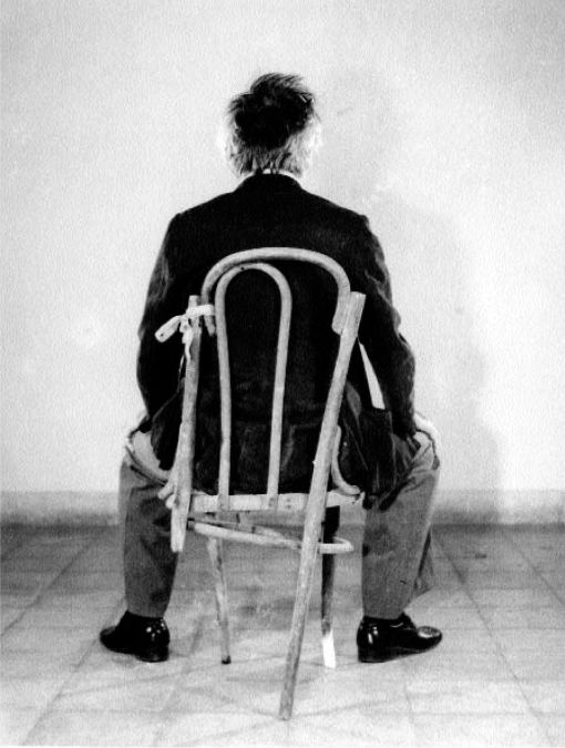 Marcos Grigorian, Execution Chair, 1973. In: Earthworks exhibition catalogue, Gorky Gallery, New York, 1989 — © In: Earthworks exhibition catalogue, Gorky Gallery, New York, 1989