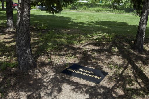 Danh Vo, Tombstone for Phùng Vo, 2010. Black absolute granite and gold, engraving from writing by Phùng Vo, 64 x 90 x 8 cm. Collection of Walker Art Center, Minneapolis. T. B. Walker Acquisition Fund, 2011. — © Photo: Walker Art Center, Minneapolis. 