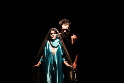 Australia, written by Payam Laryan, directed by Hosna Ghobadi and Afsaneh Mohammadi, Tehran City Theatre, Kargah Namayesh Hall, October 2023. — © Courtesy of the Artist.