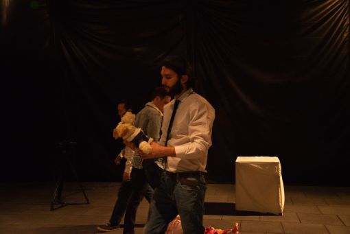 Aziz Hazara, Performance in the opening of Nimrouz Exhibition, 2017.  — © Courtesy of Maryam Kouhestani.