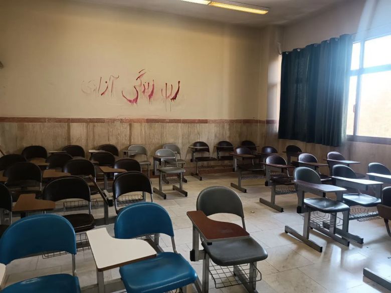 Students of Theatre at Azad University of Tehran, Sohank Branch, stage a strike in protest against violent crackdowns. Date: Thursday, December 24, 2022. — © Photo: Radio Zamaneh.