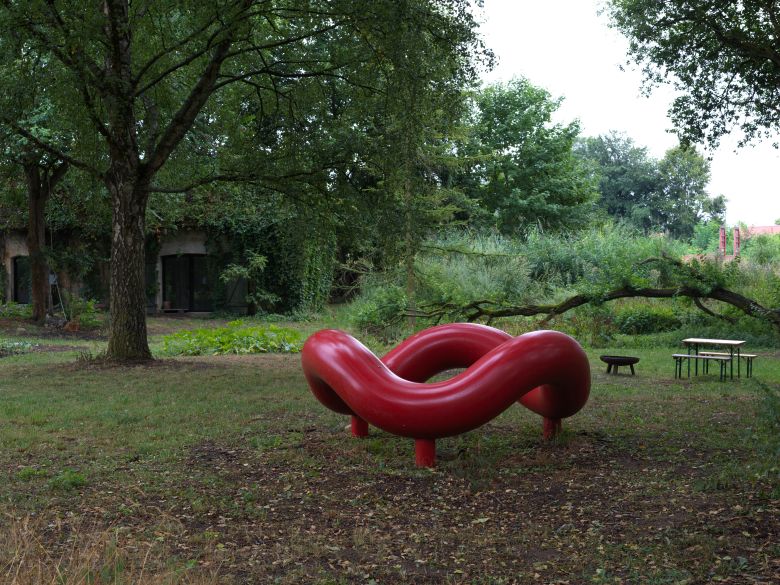 Isamu Noguchi, Play Sculpture, 1975–6, steel, edition produced in 2018 by Danh Vo as authorised by Noguchi Estate. Danh Vo, Güldenhof 2022. Photo: Nick Ash. — © Photo: Nick Ash.