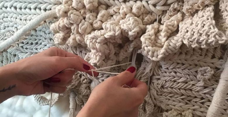 Farzane Shahri working on her crochet piece in the 10th Persbook Contemporary Art Event (participatory section), 2020. — © Courtesy of Persbook.