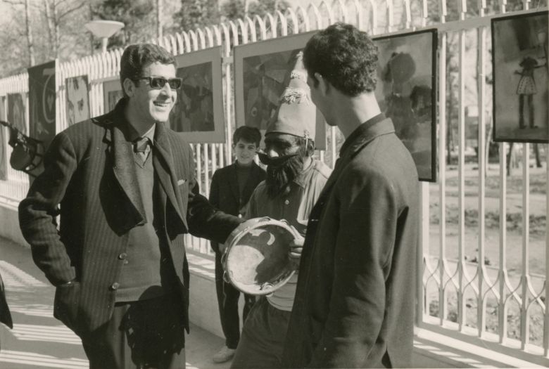 Gholamhossein Nami (left) at a street exhibition in Pahlavi Park (now Daneshjoo Park), Tehran, 1965. Kamran Katouzian’s chair assemblage can be seen in the background.