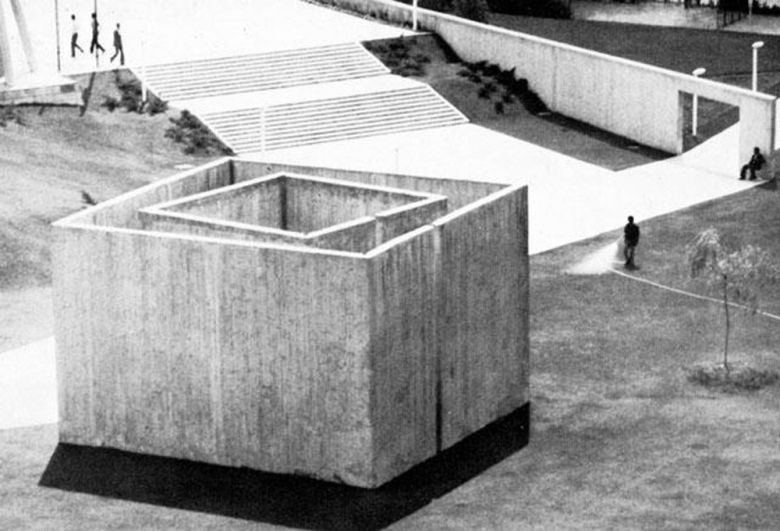 Kamran Diba, Praying Room, 1978, Carpet Museum of Iran, Tehran