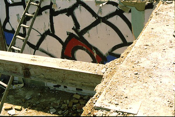 Abandoned house-exhibtion_1991-1992_from-website-Nassiri_9 — © In the exhibition Khane Kolangi-ha [Abandoned House], 1992, Tehran. (The images were downloaded from the website by artist Sassan Nassiri in 2019; the website is not online anymore.)