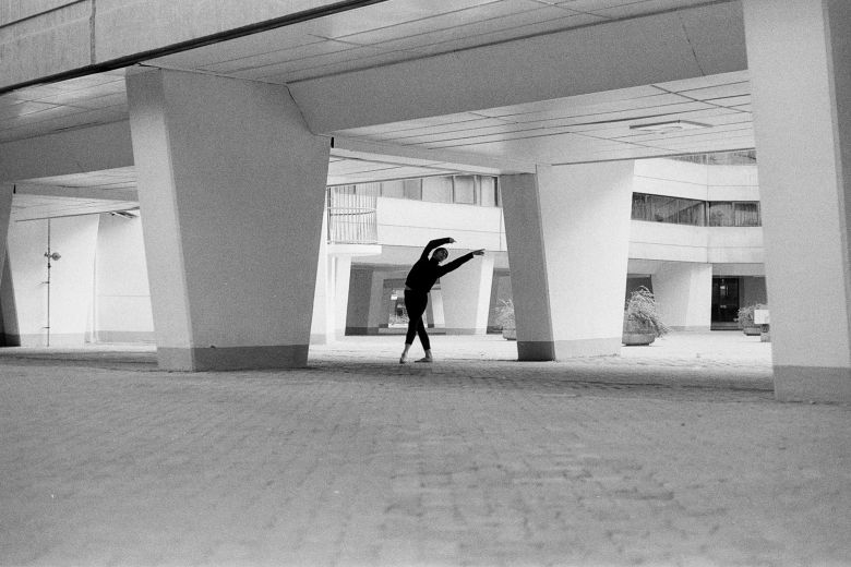 Mitra, Ballet and the City, 2019. Photography-project. — © In Field Journal 21, Spring 2022. Photo: Courtesy of the artist.