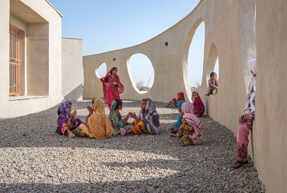 Arash Ali-Abadi (Daaz Office), Jadgal Elementary School, 2017–20, Seyed-Bar, Sistan and Baluchestan, Iran. — © Photo: Deed Studio. In: www.caoi.ir (accessed June 28, 2023).