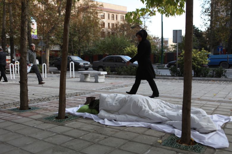 Saba-Zavarei, Sleeping with Tehran, 2014. Performance. — © Photo: Courtesy of the artist.