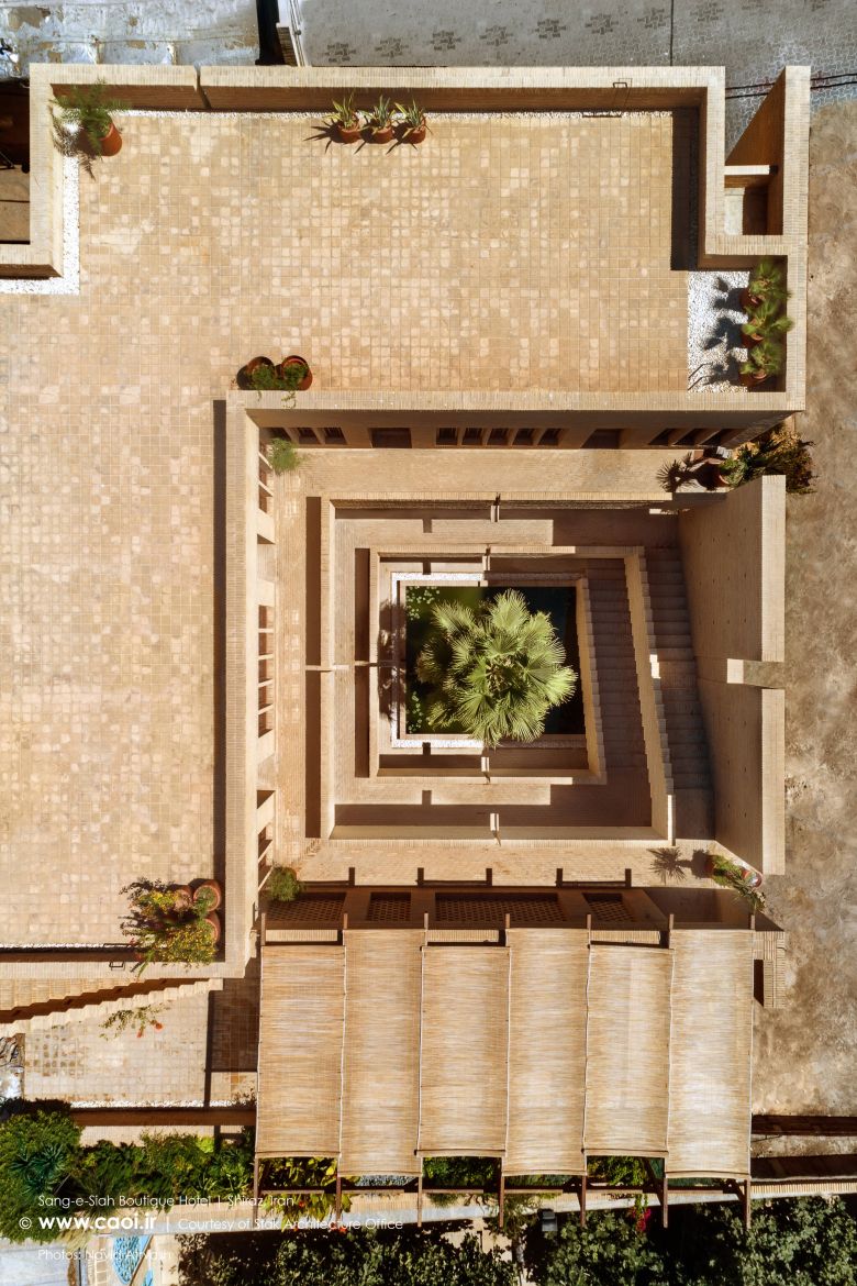 Stak Office, Sang-e-Siah Boutique Hotel, 2020, Shiraz. — © Photo: Navid Atrvash, Ali Sodagaran, Arash Akhtaran, In: www.caoi.ir (accessed June 28, 2023).